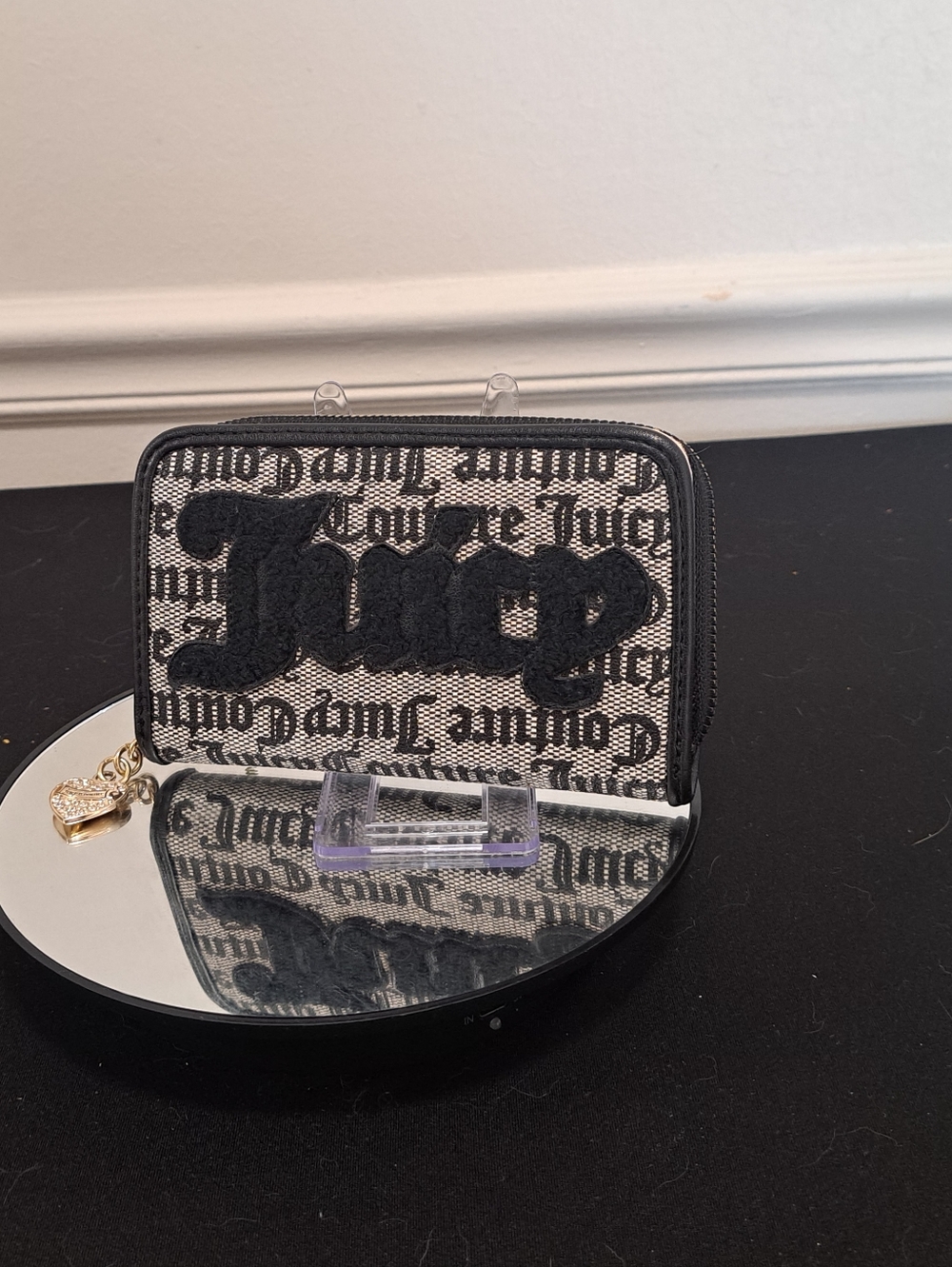 Juicy Couture Black & White Logo Bifold Wallet EUC